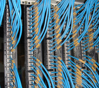 機房綜合布線系統(tǒng)、辦公樓綜合布線、廣州綜合布線公司、企業(yè)綜合布線